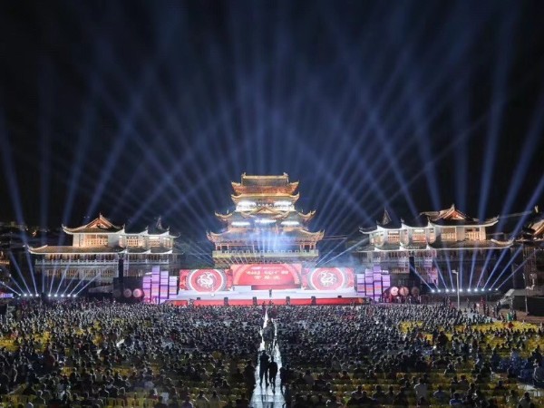 如何挑選性價比高的年會舞臺燈光租賃公司呢?