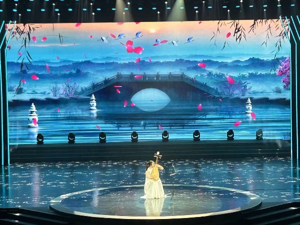 鎮(zhèn)海大劇院2023中國(guó)音樂小金鐘琵琶展演燈光租賃成功案例