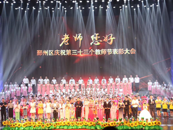如何挑選性價比高的年會舞臺燈光租賃公司呢?
